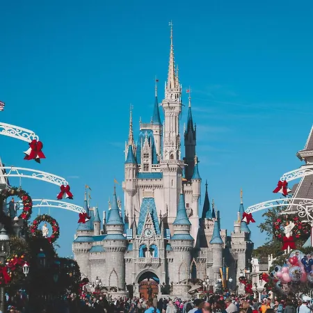 Tres Bel Entre Paris Et Disneyland *